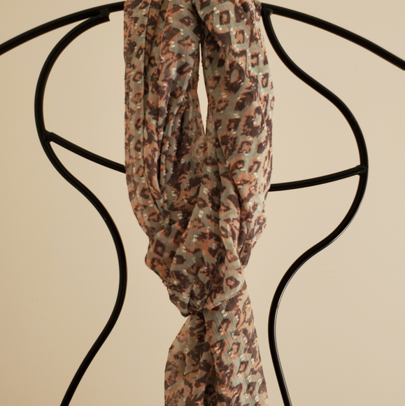 Long lightweight infinity scarf - Picture 3 of 4